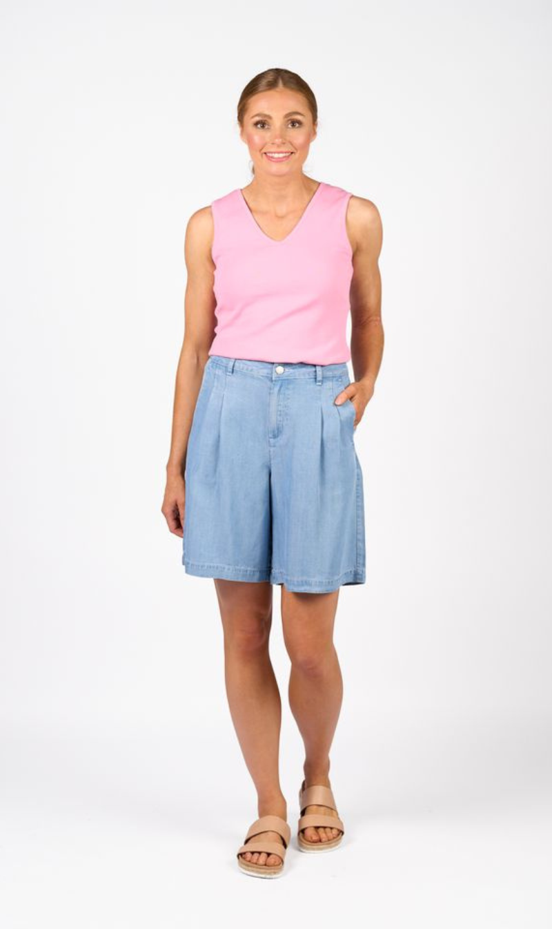 High-waisted pleated shorts