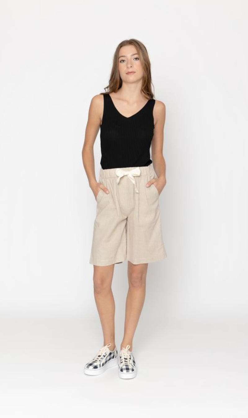 High-waisted Bermuda shorts