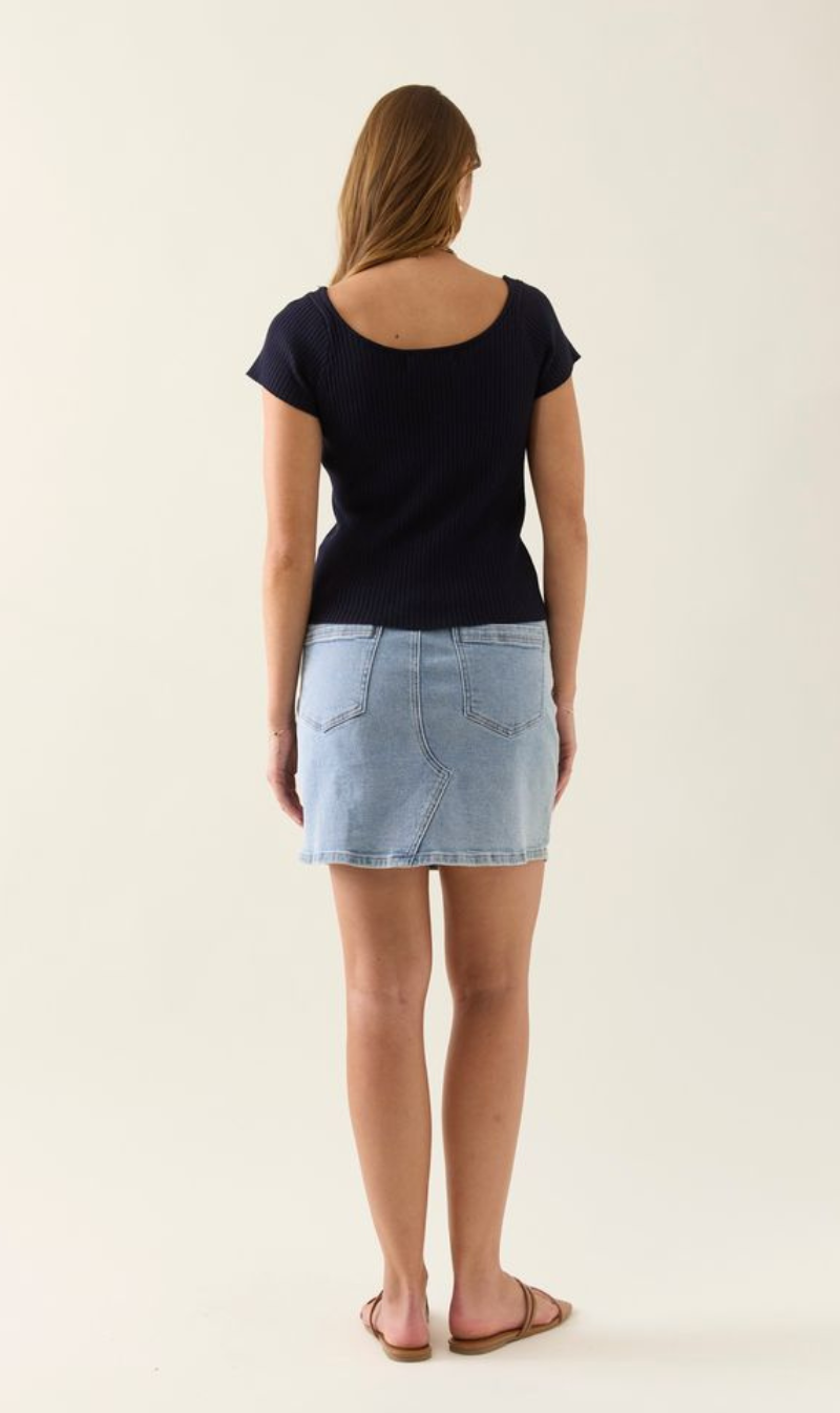 Women’s Scoop Neck Short Sleeve Top