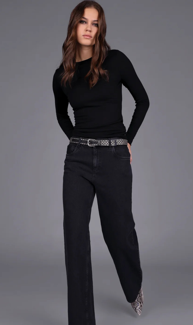 Form-fitting Long Sleeve
